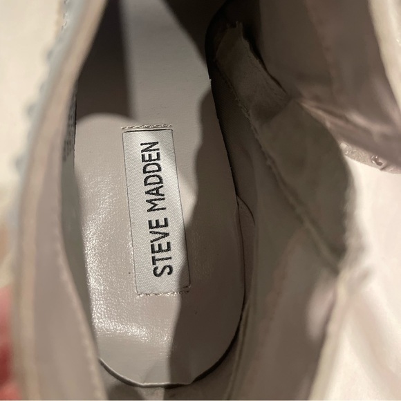 Steve Madden Pristo Bootie in Silver with Silver Studs size 7 - Picture 12 of 13